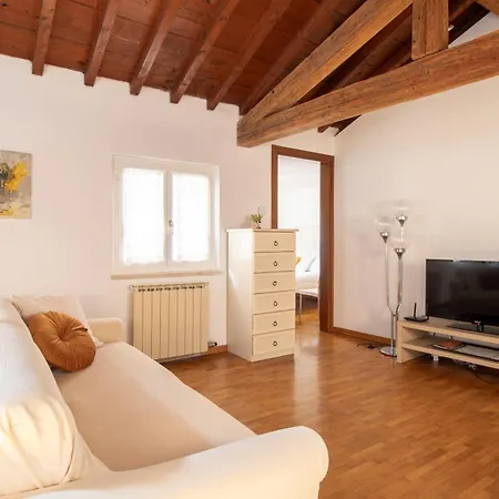 Appartamento Romantic Attic In Center