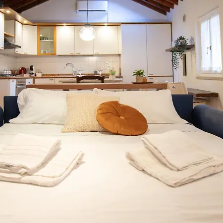 Romantic Attic In Center Appartamento Verona